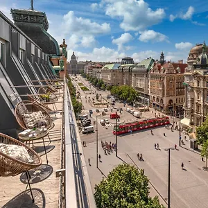 Vn17 Rooftop By Adrez Prague
